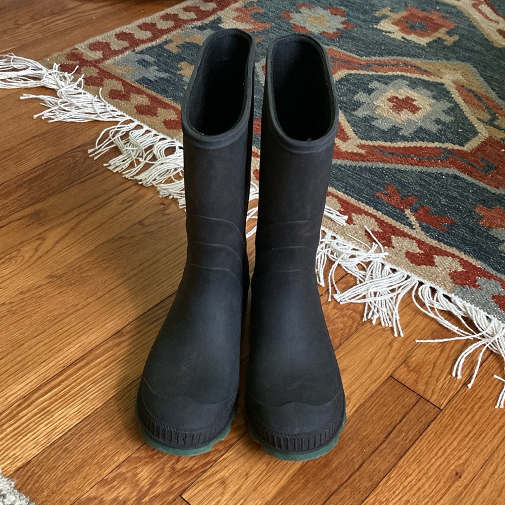 COPY - Black rubber boots adult sz 7. Like new.